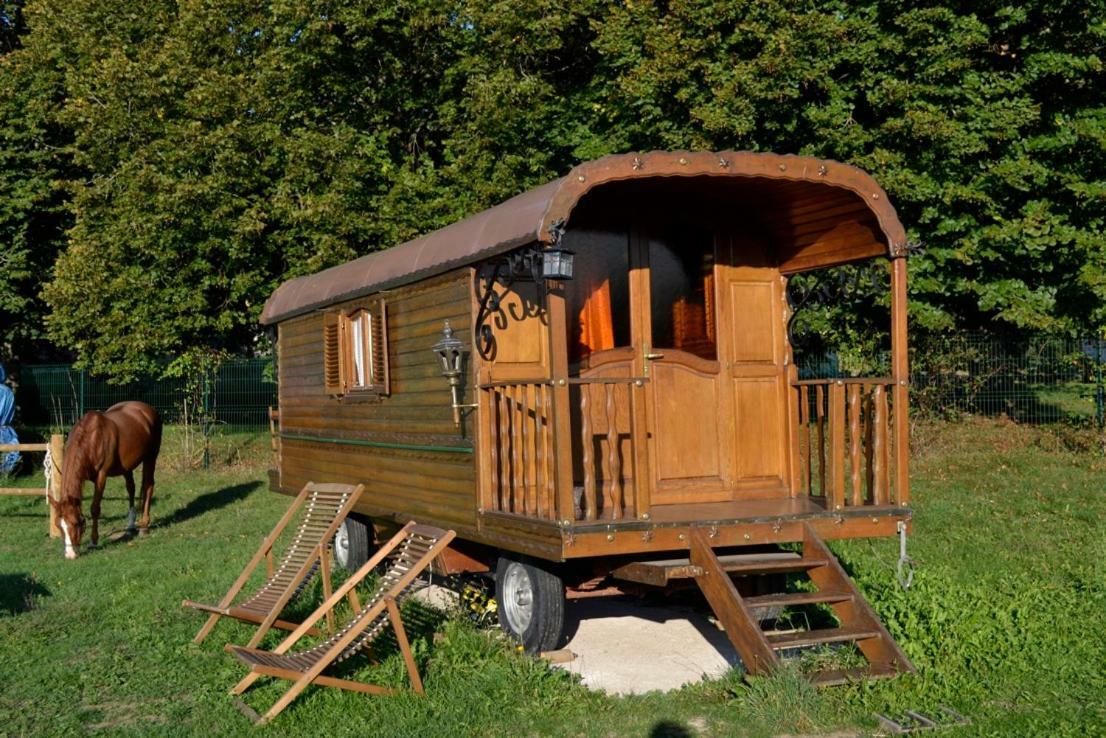Roulotte Montfee Bed & Breakfast Semezanges Eksteriør bilde